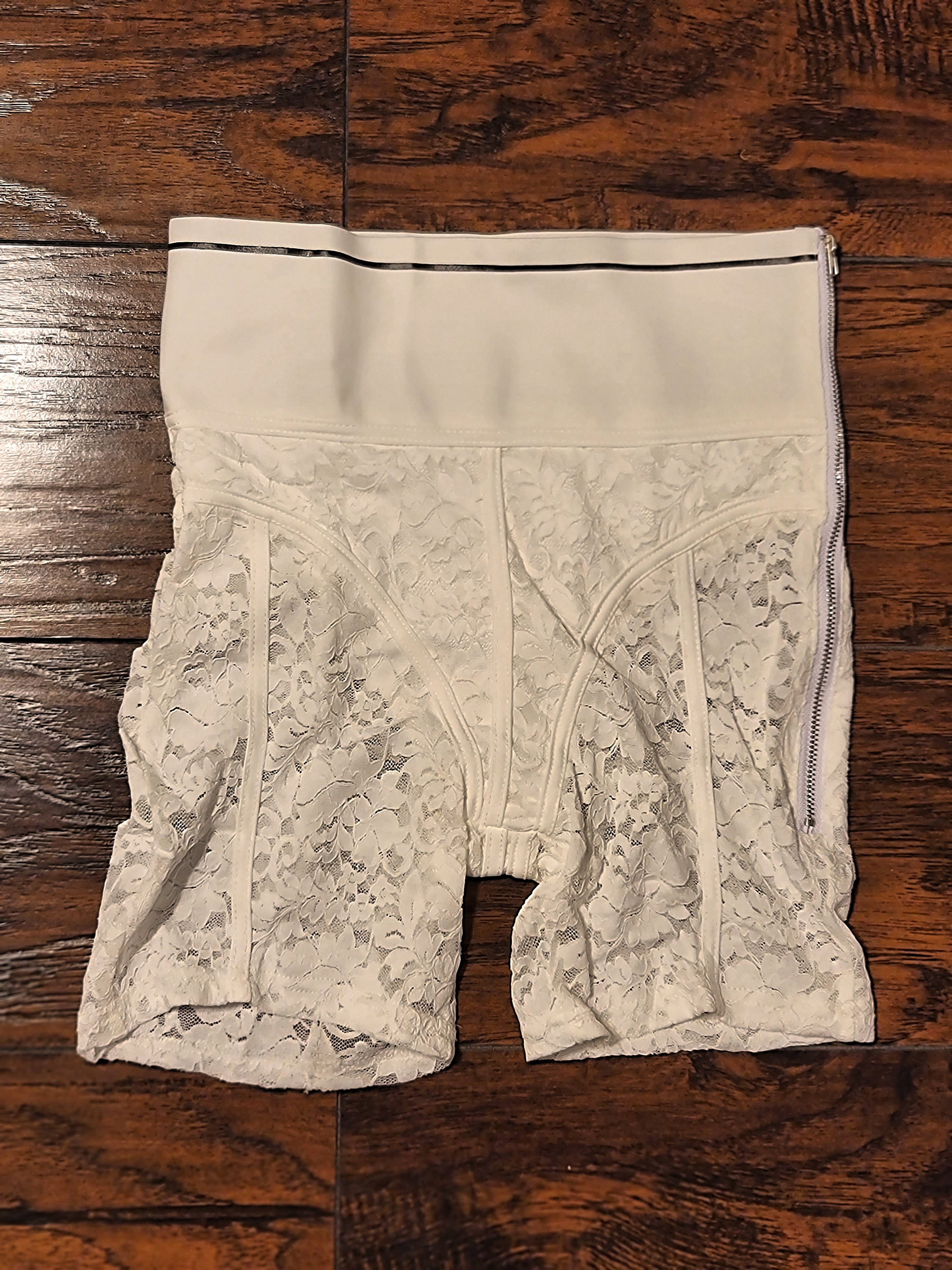 Bomb AF high waist lace shorts - Sahvant